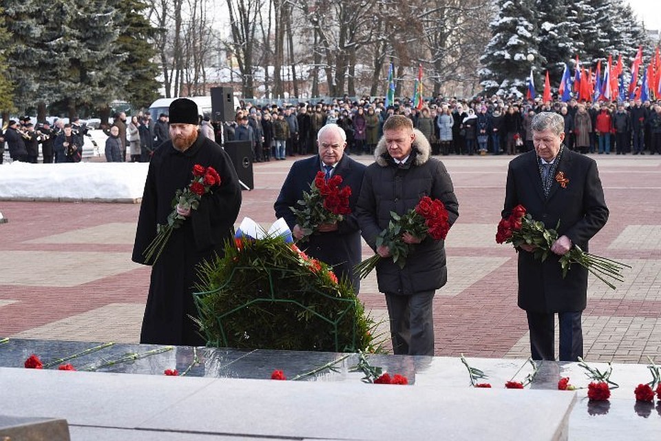 На Мемориале павших в годы Великой Отечественной войны возложили венки и цветы