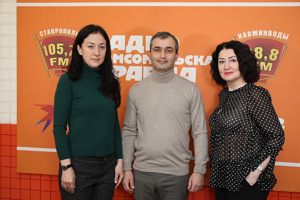 Заведующая эндокринологическим отделением Марина Карслиева, заведующая неврологическим отделением Мадина Богатырева и врач-хирург Николай Куплинский