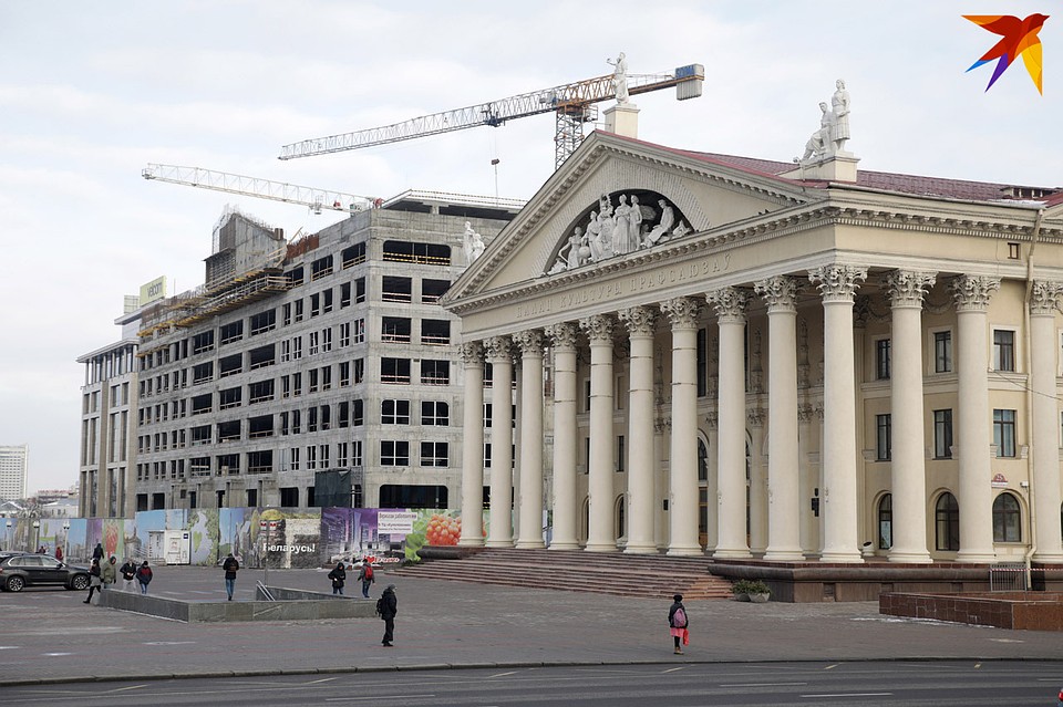 Строящийся на Октябрьской площади бизнес-центр получился выше, чем Дворец профсоюзов.