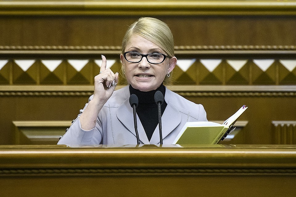 Во время выступления Тимошенко в толпу бросили дымовые шашки