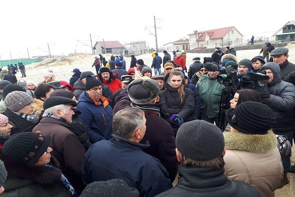 Жители Затоки перекрыли движение транспорта (Фото: dumskaya.net).