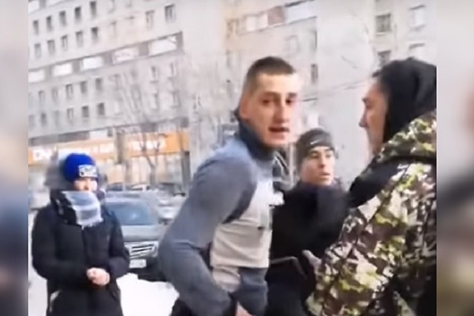 По словам очевидца, на видео попала только часть драки. Фото: скриншот видео "Инцидент Новосибирск"