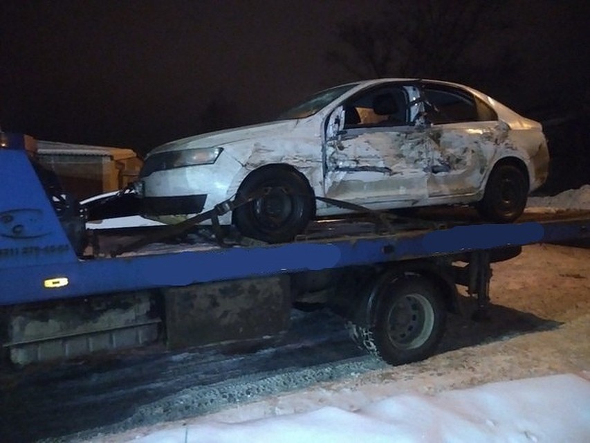 Автомобиль гонщика пострадал во время погони.