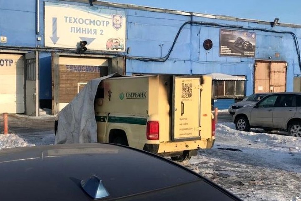 В Новокузнецке сгорела еще одна инкассаторская машина. Фото: vk.com, "Новокузнецк Онлайн"