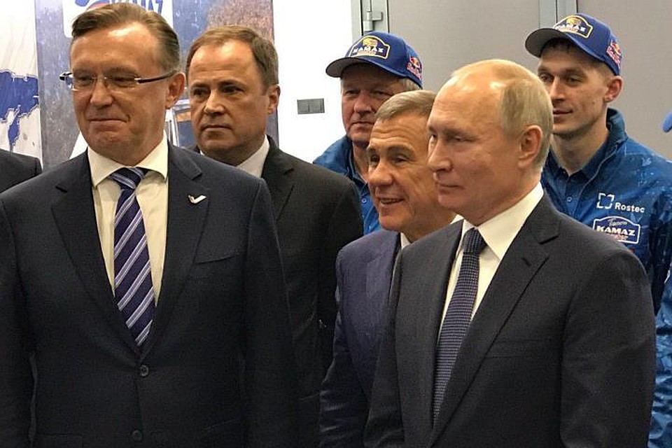 Президент РФ Владимир Путин пообщается с участниками команды «КамАЗ-Мастер»