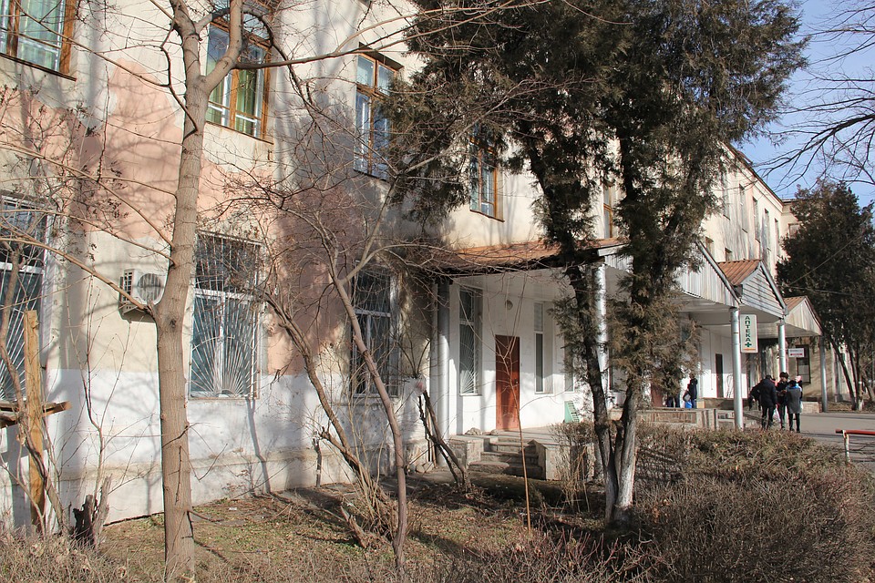 Детей поместили в третью детскую больницу. За ними осуществляется круглосуточное наблюдение