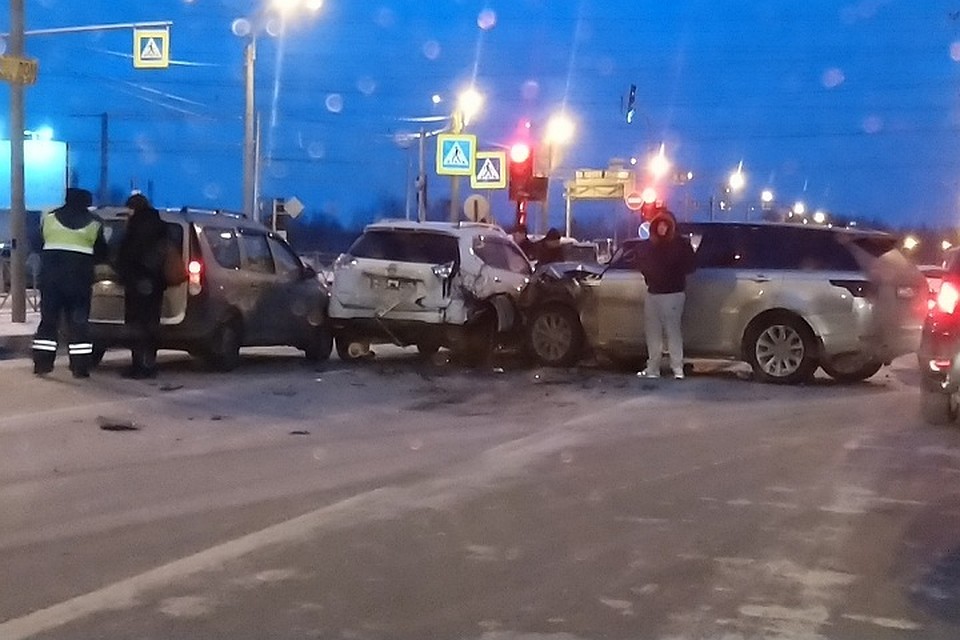 Из-за массового ДТП на проспекте Косыгина многие петербуржцы опоздали на работу. Фото: vk.com/spb_today