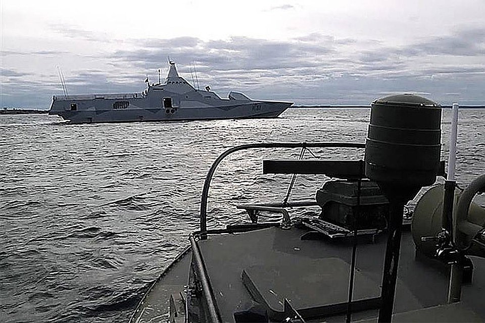 Шведский военный катер наткнулся на мель во время учений. Фото: с сайта zagopod.com
