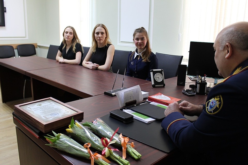 Студенты юридического факультета ПсковГУ проходят практику в следственном управлении в роли общественных помощников следователей. Фото: пресс-служба СУ СК России по Псковской области.
