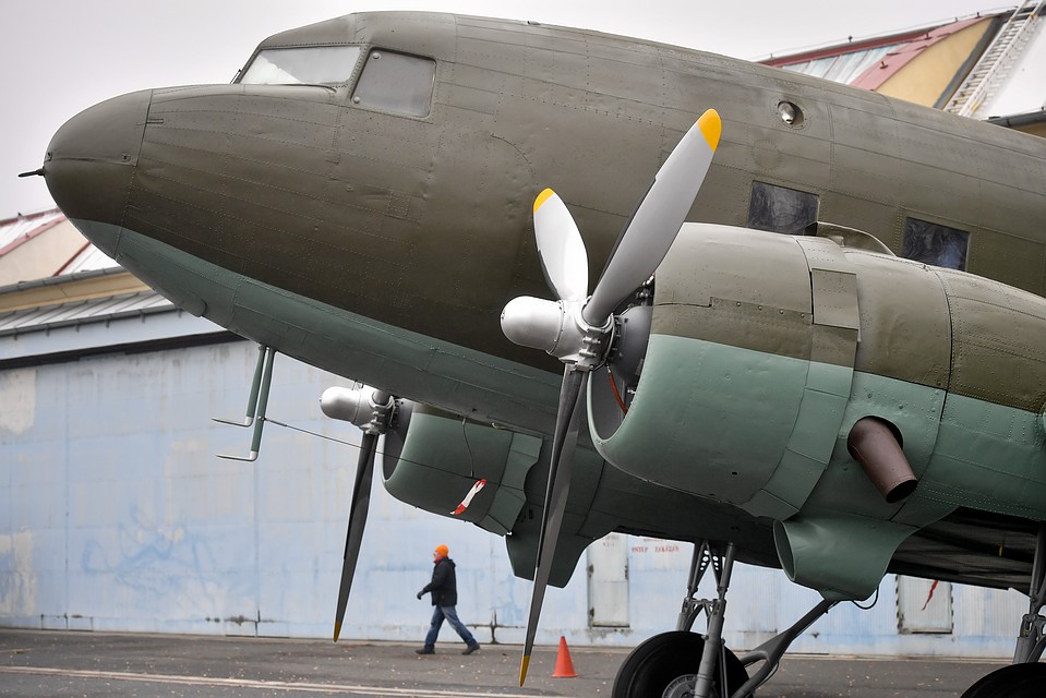 Американский ближнемагистральный транспортный самолёт Douglas DC-3