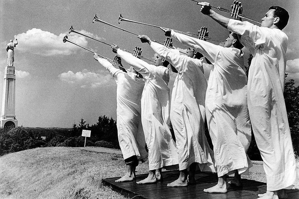 1969 год, США, члены церкви мормонов перед началом церковного праздника.