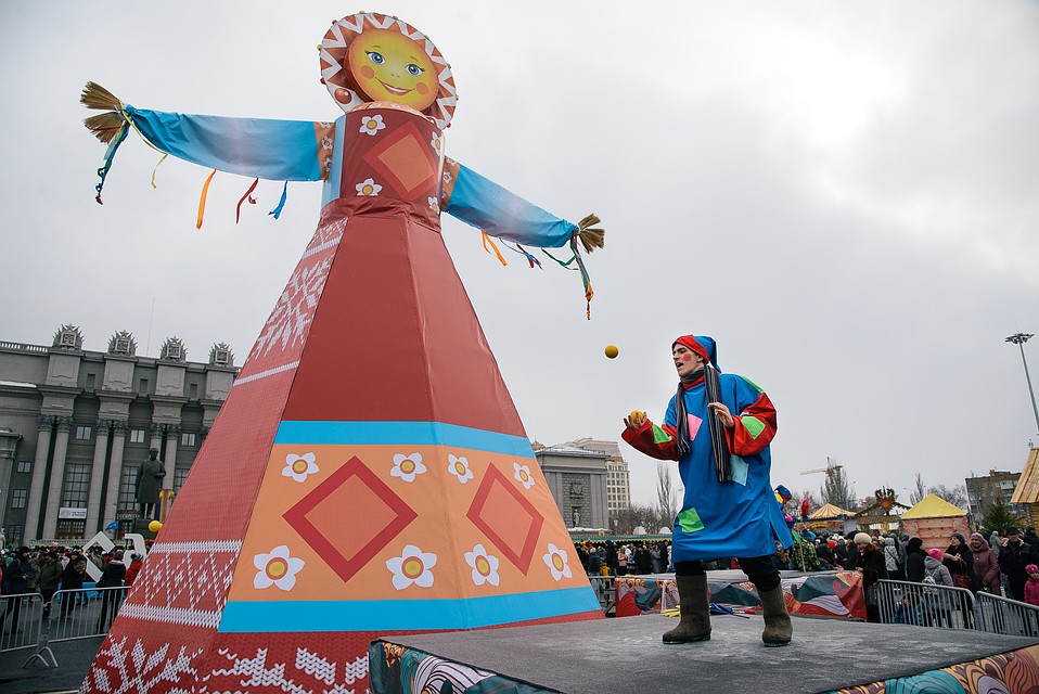 Маслёна на площади выглядит очень эффектно