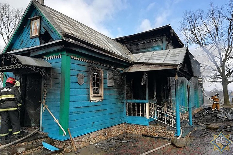 От старинной церкви остались только стены. Фото: mchs.gov.by