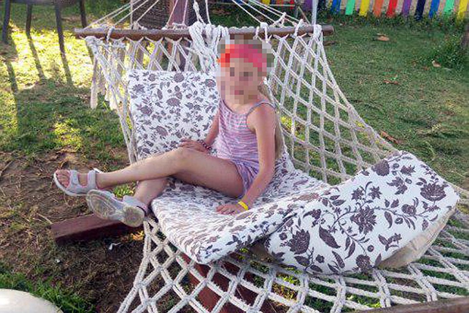 Сначала девочку лечили дома, а когда ей стало совсем плохо, родители отвезли ее в Морозовскую больницу