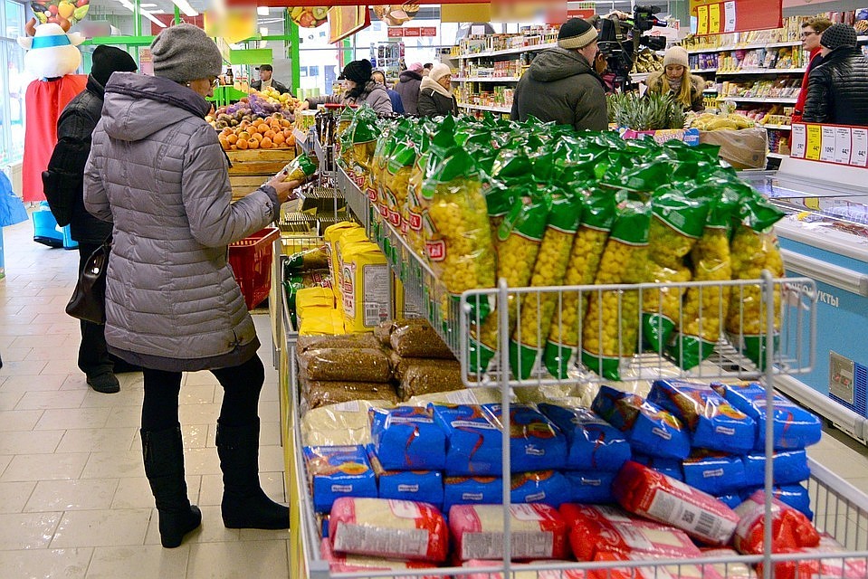 Расходы на товары повседневного спроса в феврале по сравнению с январем выросли на 2,3%.