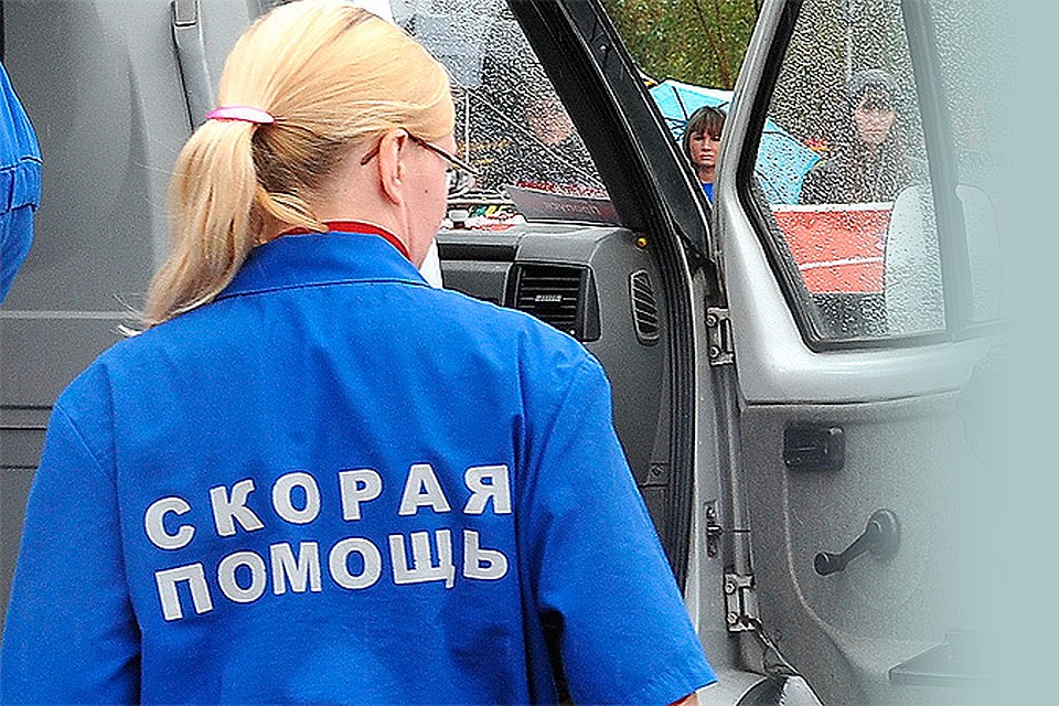 Приехавшим врачам скорой пациент угрожал пистолетом.