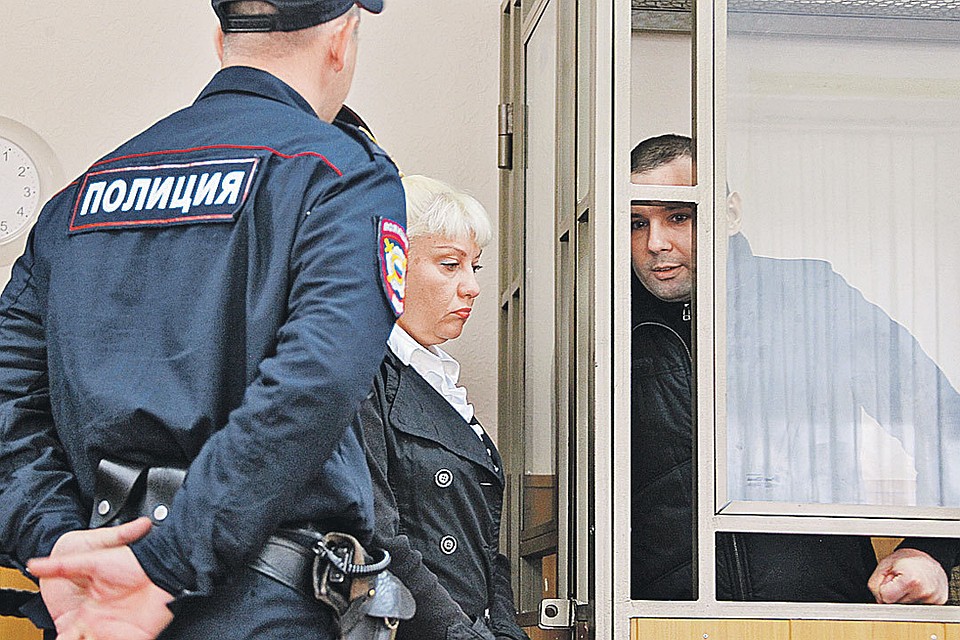 Юрий Осипенко (на фото справа) выдержал 450 судебных заседаний! А пока они шли, его бизнес разваливали и разворовывали. Фото: Василий ДЕРЮГИН/Коммерсантъ