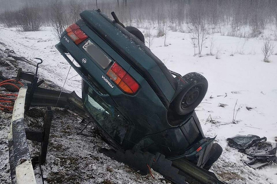 Авто перевернулось, два человека погибли, один травмирован. Фото: ГАИ.