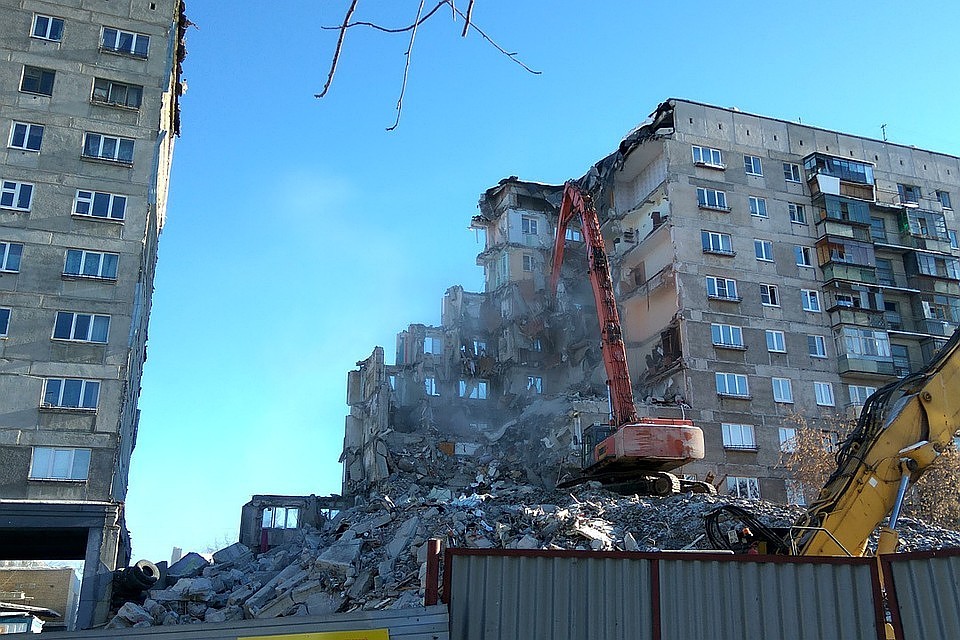 Дом на пр. Карла Маркса, 164 разделили на две части.