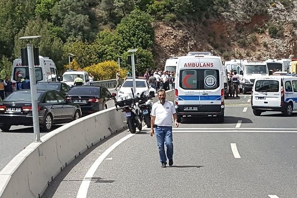 В Стамбуле автобус въехал в пешеходов