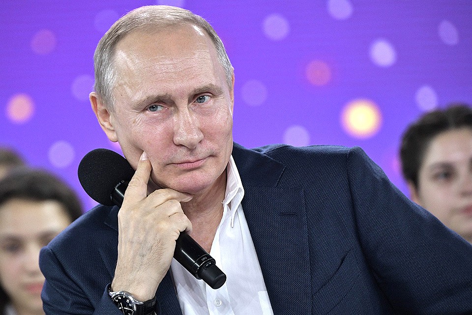 Владимир Путин подписал указ о премировании школьников-лауреатов международных олимпиад по общеобразовательным предметам и их тренеров. Фото Алексей Никольский/ТАСС