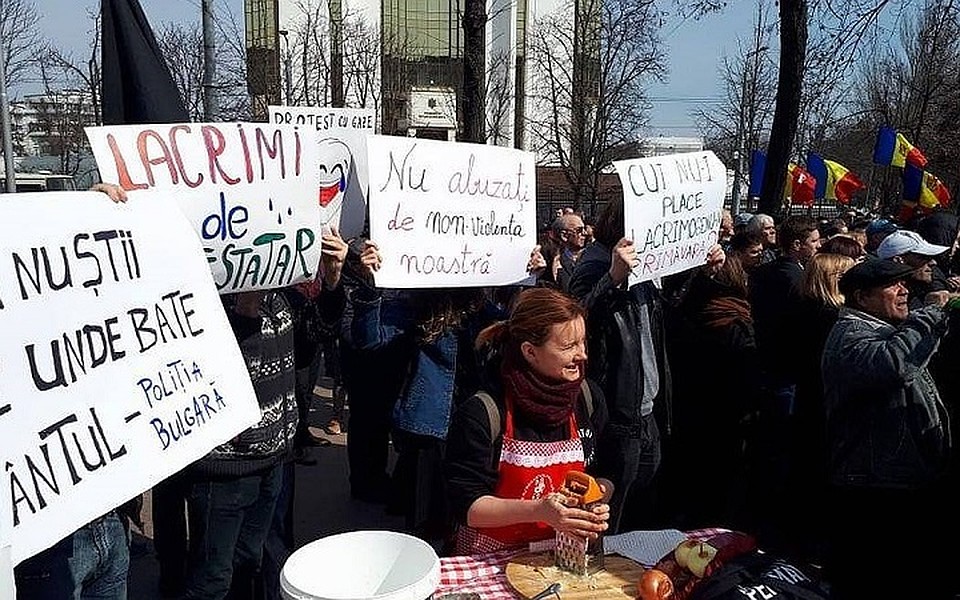 Это был ответ полицейским на применение слезоточивого газа в отношении наших сторонников в Оргееве