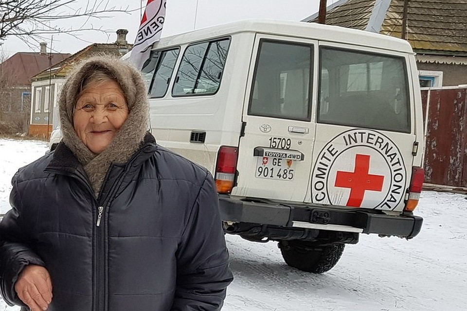 Помощь от Красного Креста получают жители прифронтовых районов. Фото: vk.com/icrc_donbass