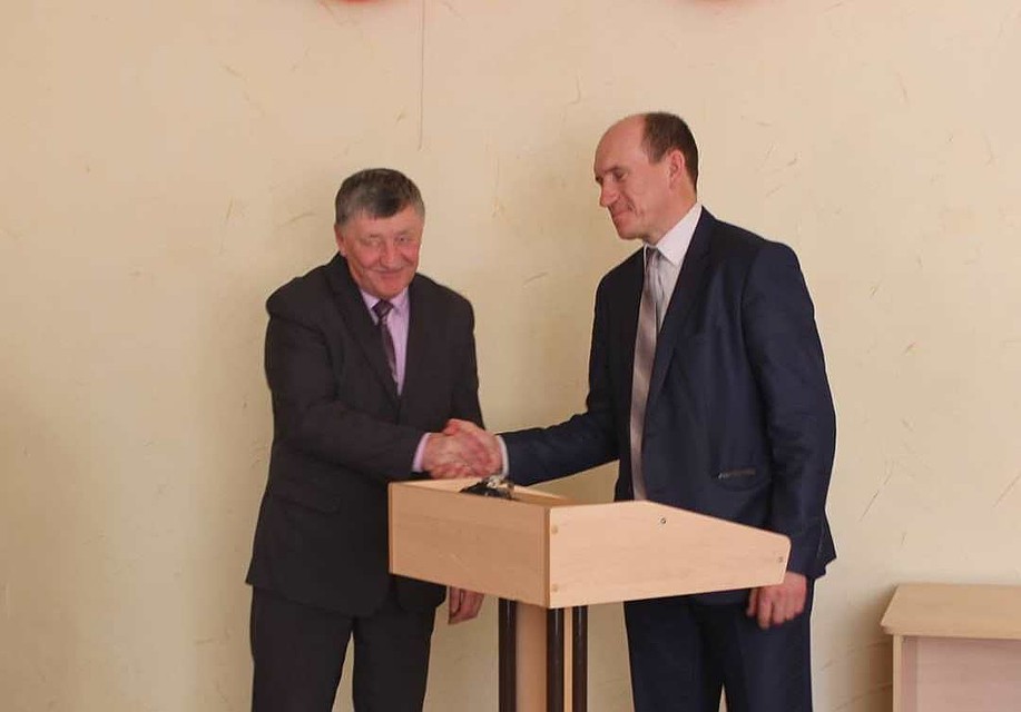 Отставку Сергея Адаменко (справа) районные депутаты приняли.