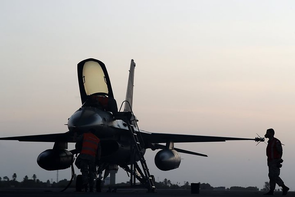 Американский истребитель F-16