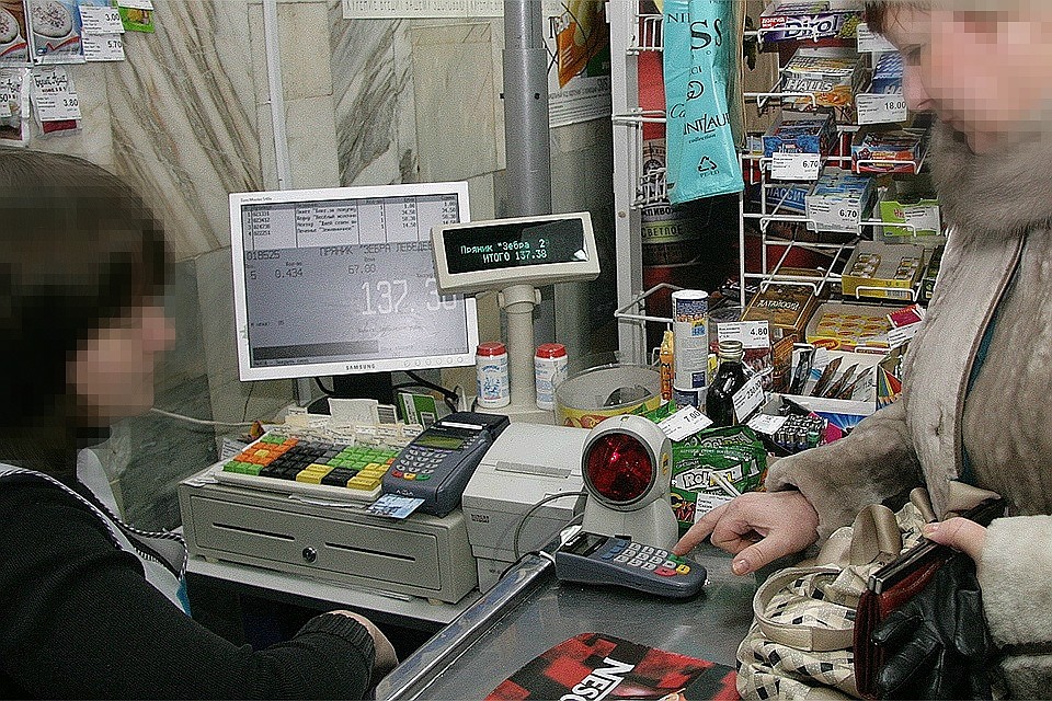 Кассир забрала деньги магазина
