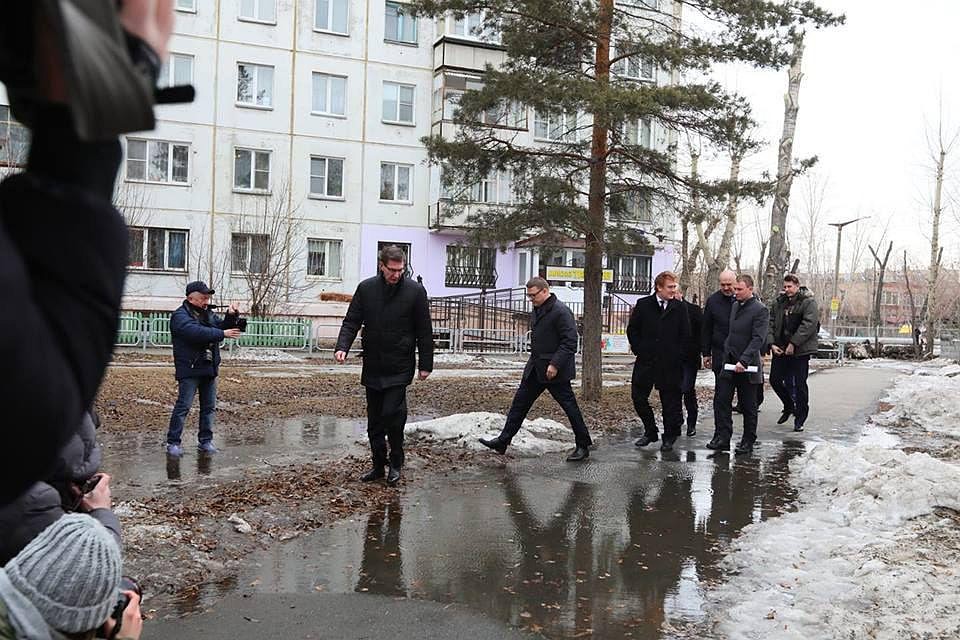 Чиновники даже не додумались убрать сквер, зная, что туда приедет Алексей Текслер.