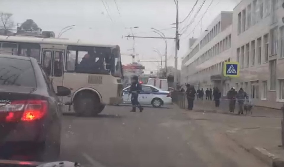 Более 500 рабочих предприятия эвакуировали