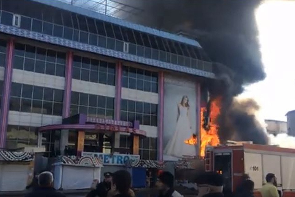 Пожар произошел в Баку в торговом центре «Диглас»