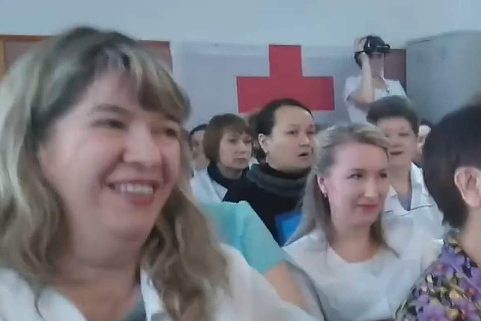 Реакцию врачей директор роддома назвала спектаклем