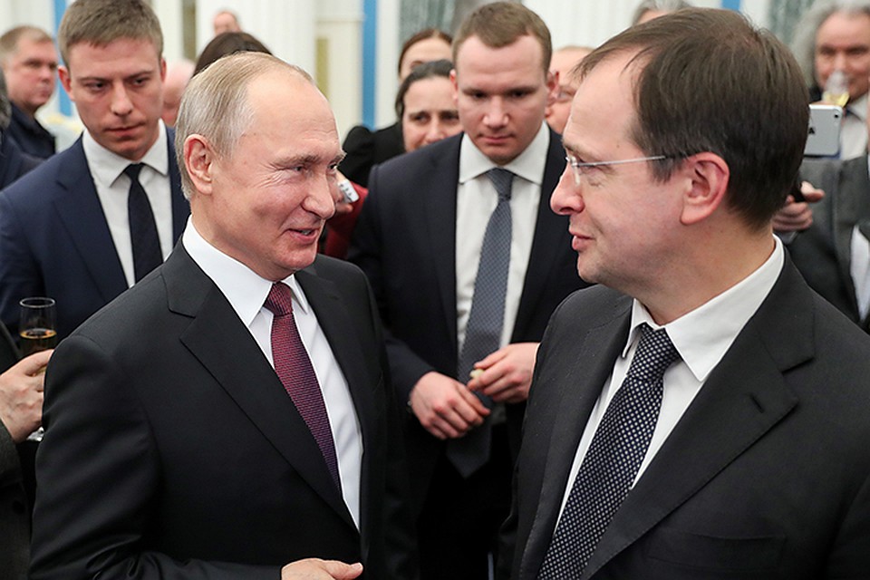 Президент вручил премии молодым деятелям культуры и премии за произведения для детей. Фото: Сергей Савостьянов/ТАСС