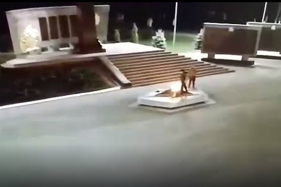 Акт вандализма попал на камеры видеонаблюдения.