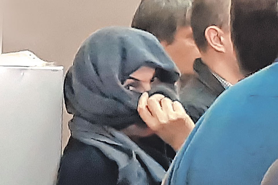 Вот этим взглядом Нона Михай и привораживала богатеньких клиентов.