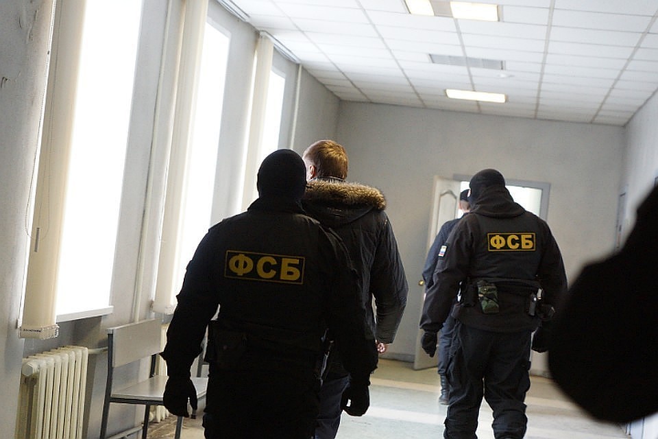 Самарские силовики передали иностранца правоохранителям из его страны