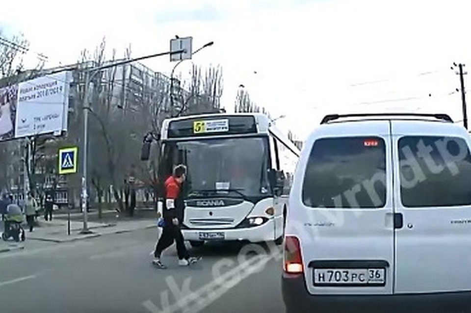 Кадр видео из сообщества "Аварии | ДТП | Воронежа".
