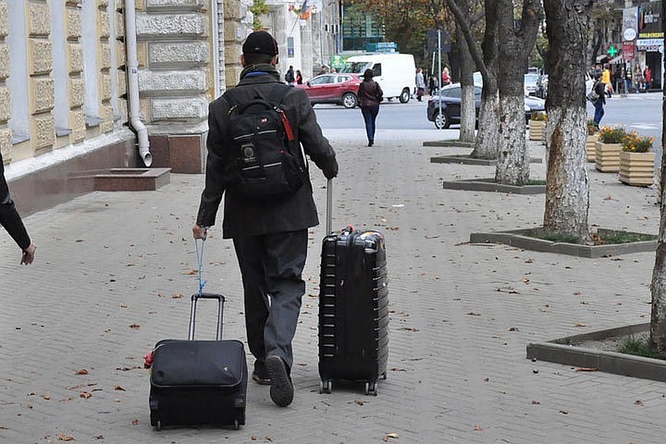 Молдавских граждан будут депортировать из России за их счет