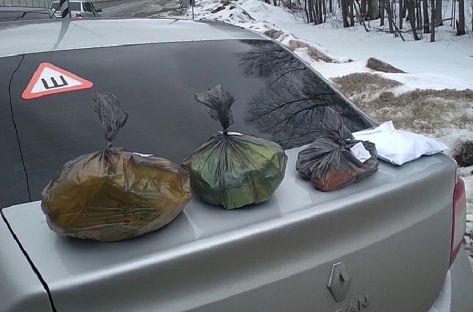 Более 3,5 килограммов накотиков нашли в автомобиле, остановленном на трассе.