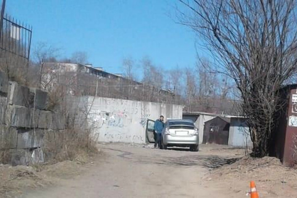 Автолюбительница в Хабаровске сбила пешехода, пытавшегося сесть в машину