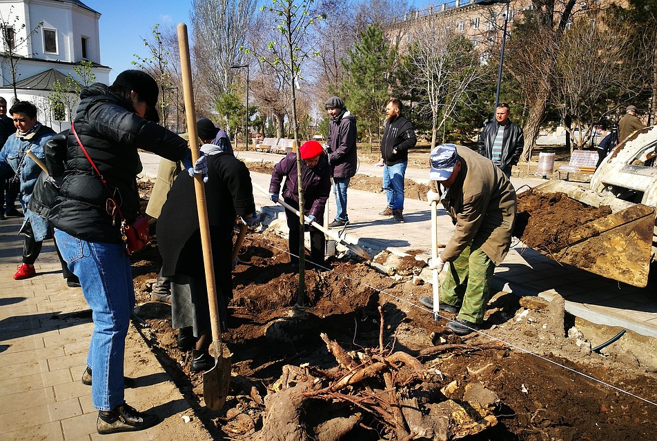 Волгоградцы вышли на субботники.
