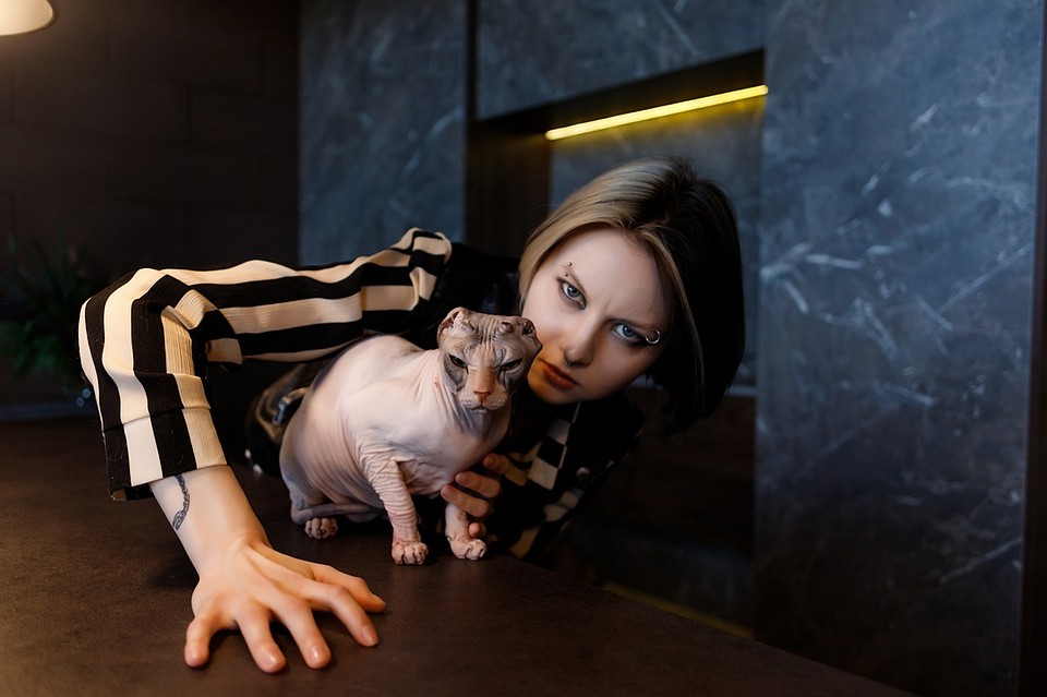 Евгения и кошка Роза. Фото: Елена Макарова, Катерина Иванова.