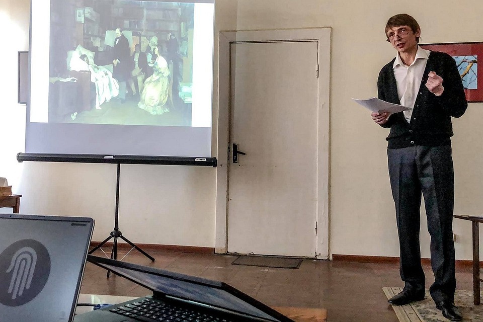 Режиссёр театра «Йорик» из Резекне выступил в Пскове со своим моноспектаклем. Фото: Псковская городская библиотека.
