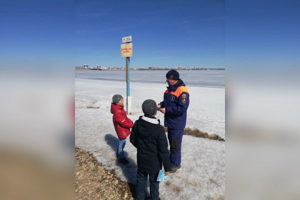 МЧС: выходить на лед Иркутского водохранилища небезопасно.