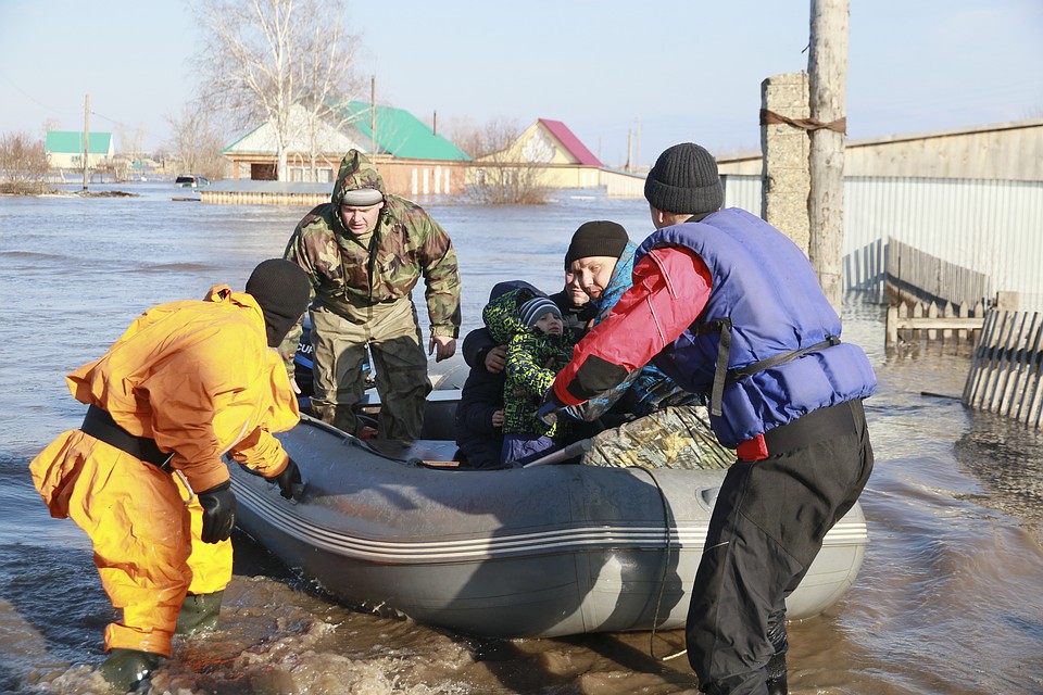 В Омской области затопило дома и огороды в ауле