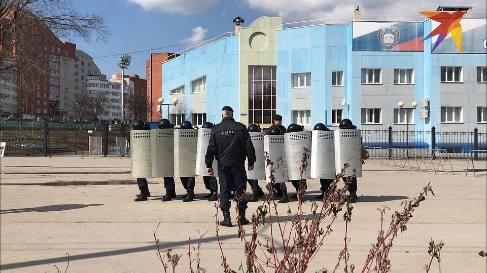 По легенде учений беспорядки начались из-за стычки болельщиков.
