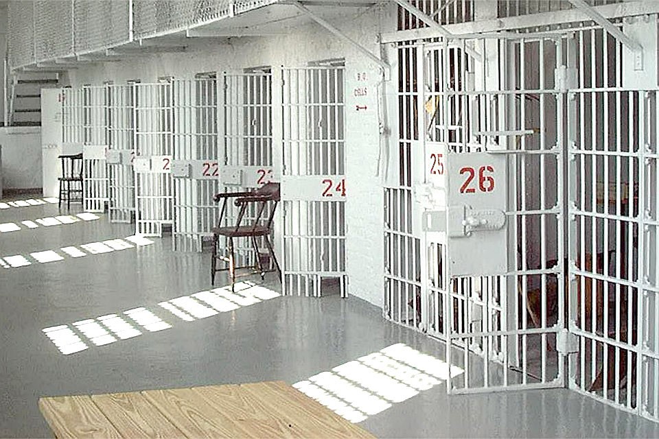 Рекордная нехватка мест в тюрьмах наблюдается в Швеции.