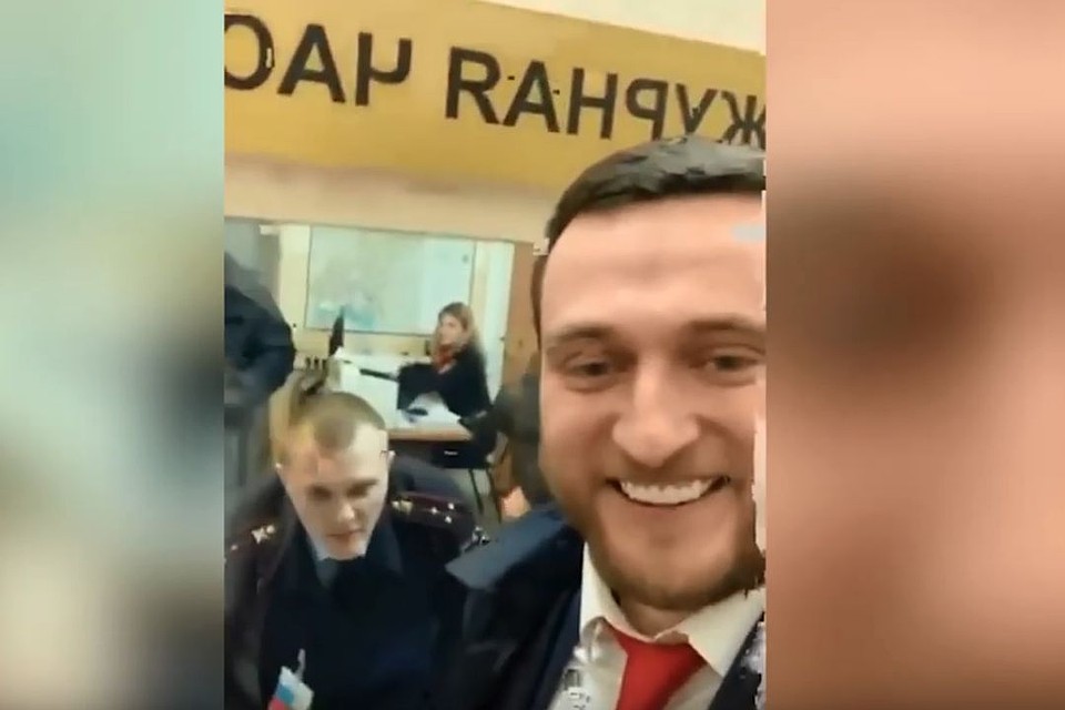 Правозащитник стал записывать видео из полицейского участка.